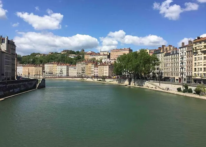 Apartamento Studio Close Fourviere Very Quiet & Small Terrace *