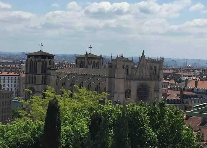 Apartamento Studio Close Fourviere Very Quiet & Small Terrace Lyon