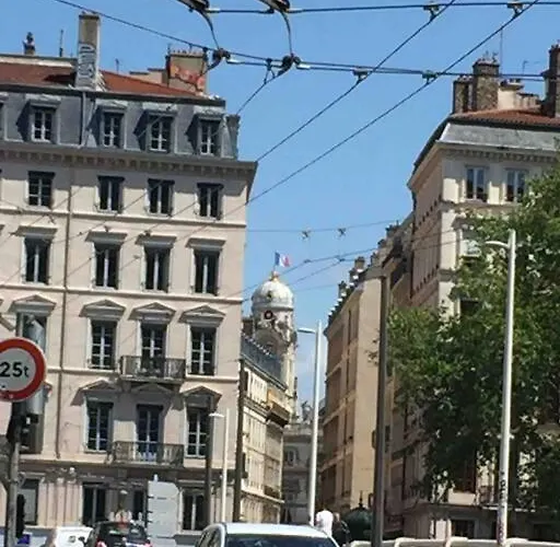 Apartamento Studio Close Fourviere Very Quiet & Small Terrace Lyon