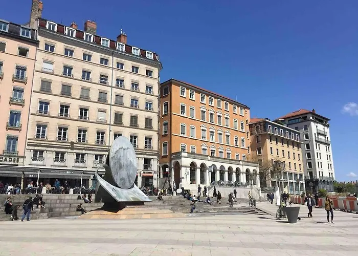 Apartamento Studio Close Fourviere Very Quiet & Small Terrace Lyon